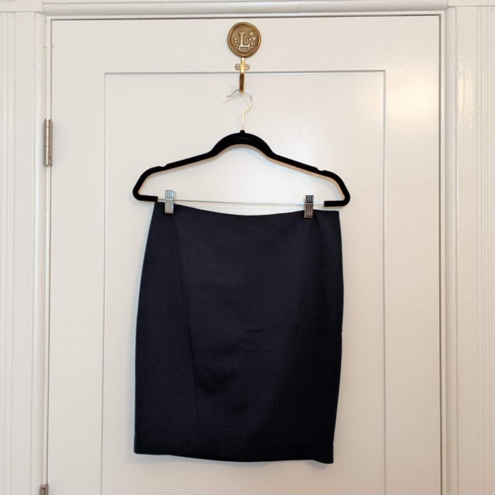 EUC Tahari Sleek Fitted Navy Pencil Skirt in Size 6